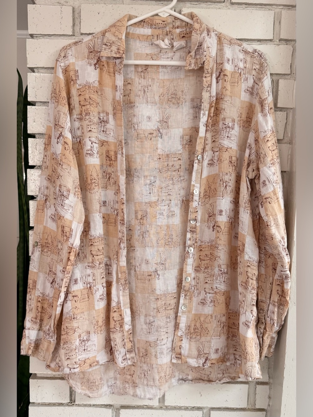 Women's 100% Linen Travel Print Button Up Shirt Beige Long Sleeve Size L Artsy